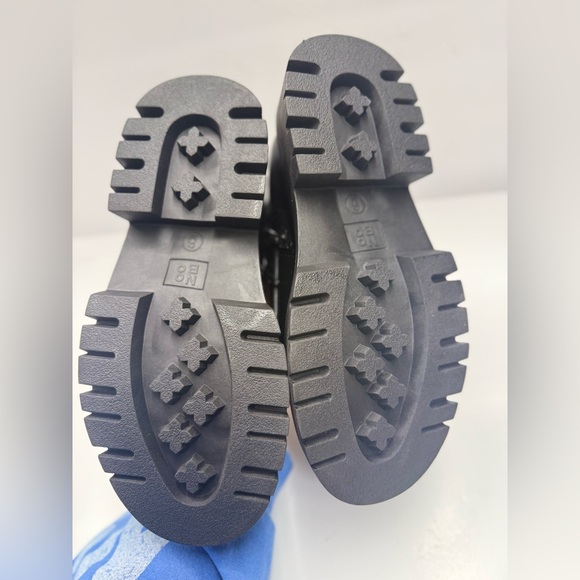 No Boundaries Women's Lug Sole Combat Boots, size 6 - Picture 6 of 6